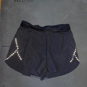 Lululemon find your pace short size 4